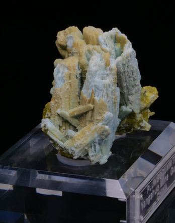 Plumbogummite from China