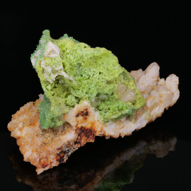 Pyromorphite with Cerussite twin from China