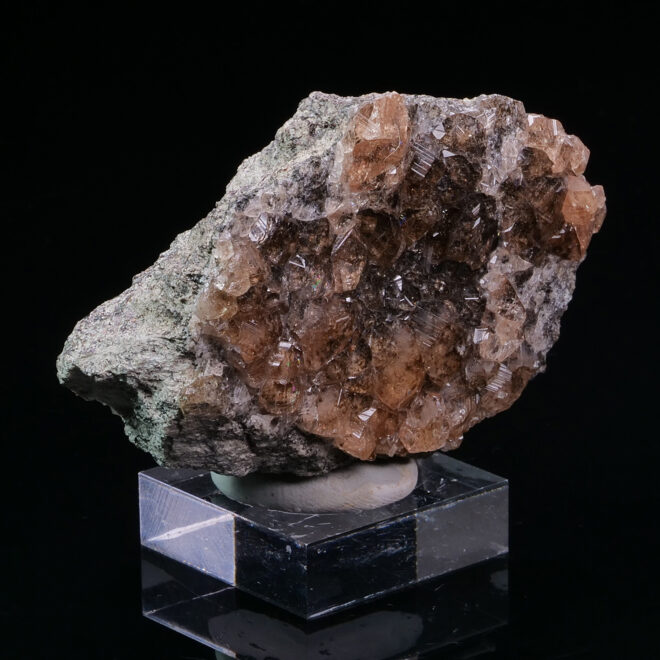 Garnet from Jeffrey Mine, Canada