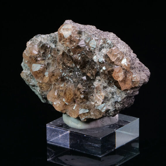 Garnet from Jeffrey Mine, Canada